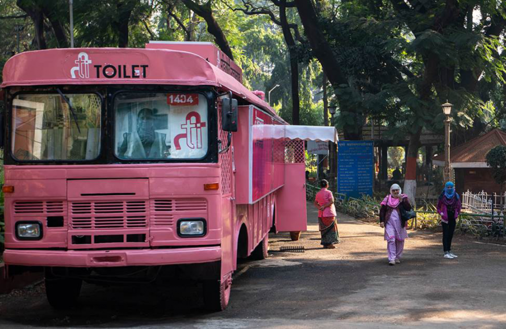 Ti-Toilette: In Indien werden alte Busse zu Toiletten nur für Frauen
